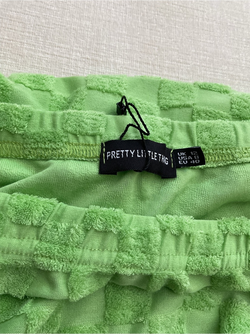 PrettyLittleThing Bright Lime Checker Polo Set - Picture 11 of 14